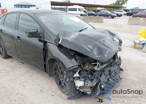 2016 Ford Focus Se z USA, uszkodzony, nr VIN 1FADP3F27GL286127
